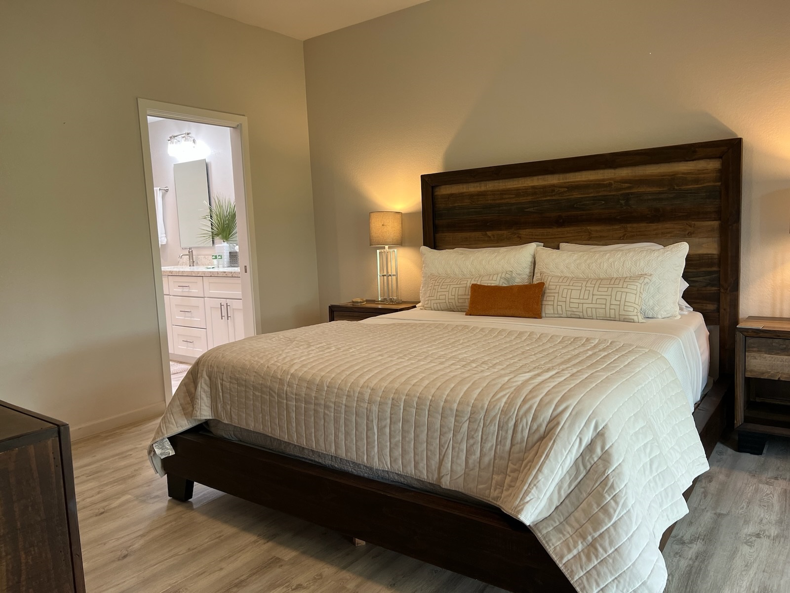 #460 – Luxurious 2 Bedroom, 2 Full Bath REMODELED Condo in Desert Princess: Available: December and January 2026