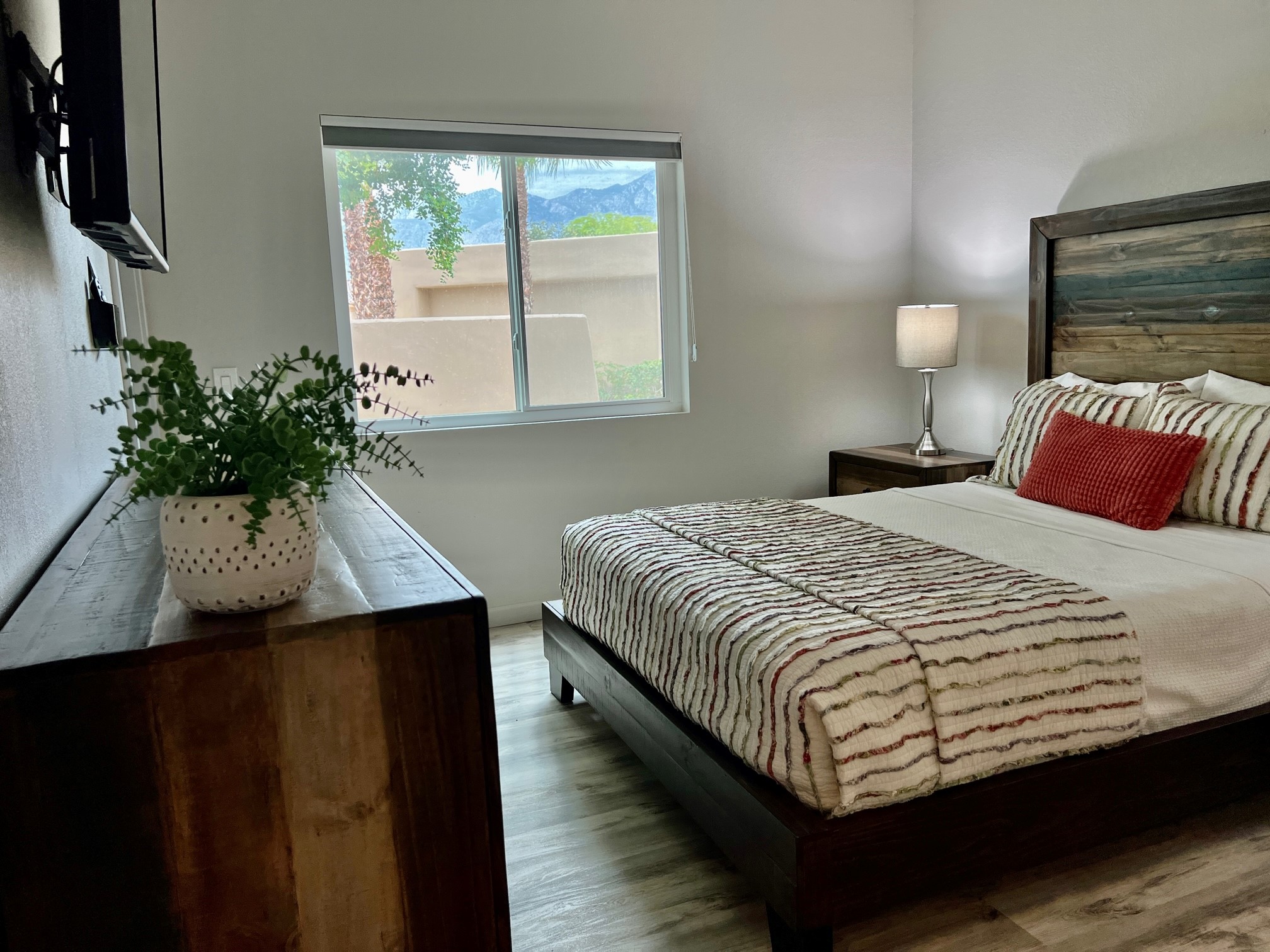 #460 – Luxurious 2 Bedroom, 2 Full Bath REMODELED Condo in Desert Princess: Available: December and January 2026