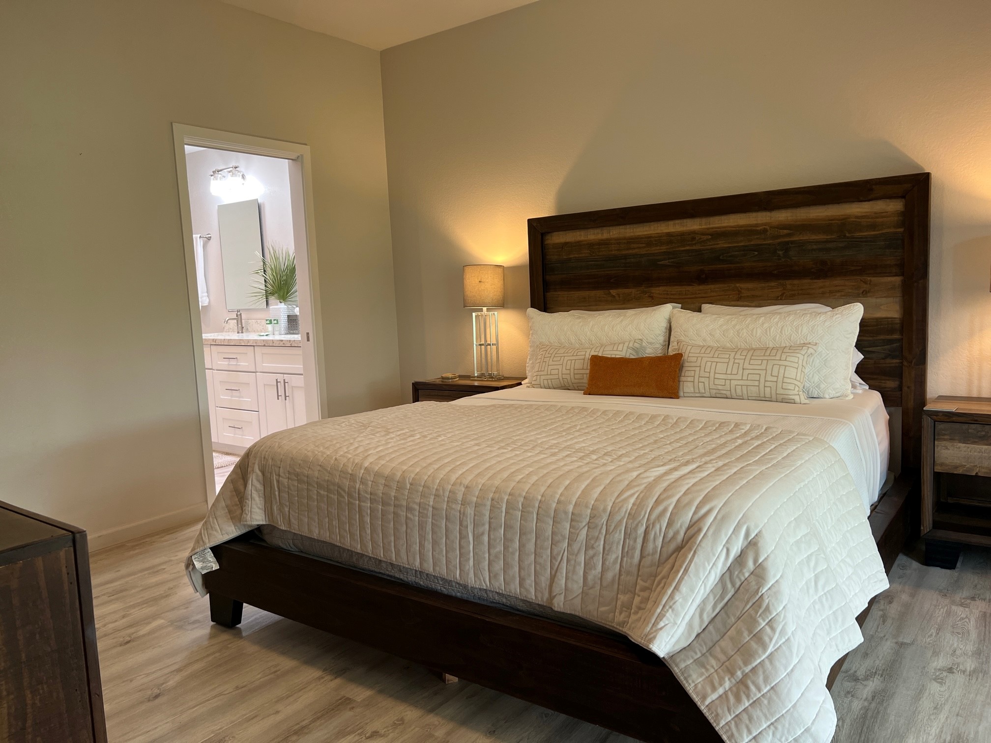 #460 – Luxurious 2 Bedroom, 2 Full Bath REMODELED Condo in Desert Princess: Available: December and January 2026