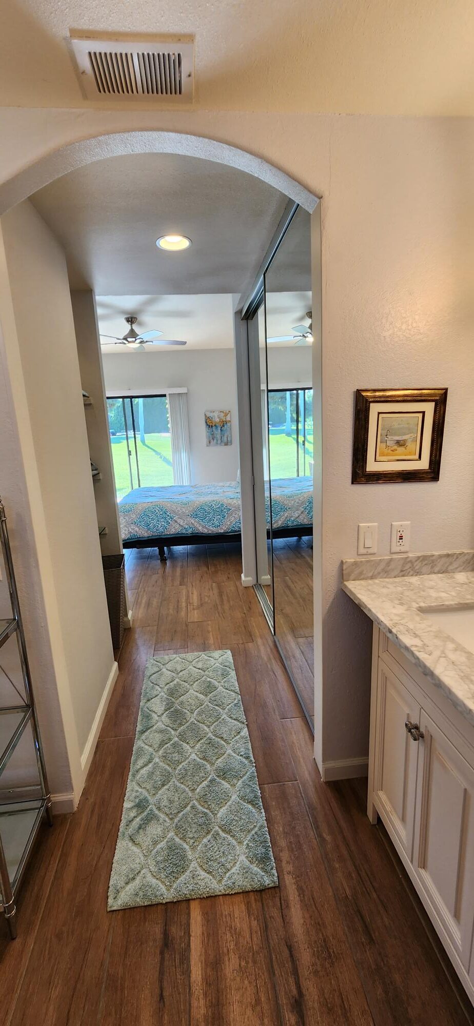 #386 – 1 Bedroom Remodeled Condo with 2 Full Baths – AVAILABLE:   NOV 2024 and APRIL 2025