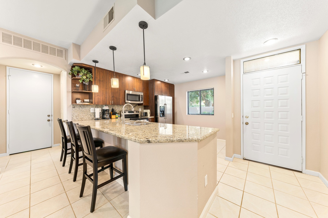 #944 Beautiful 2 Bedroom, 2 Bath Condo with Amazing Views – Available: CALL FOR AVAILABILITY