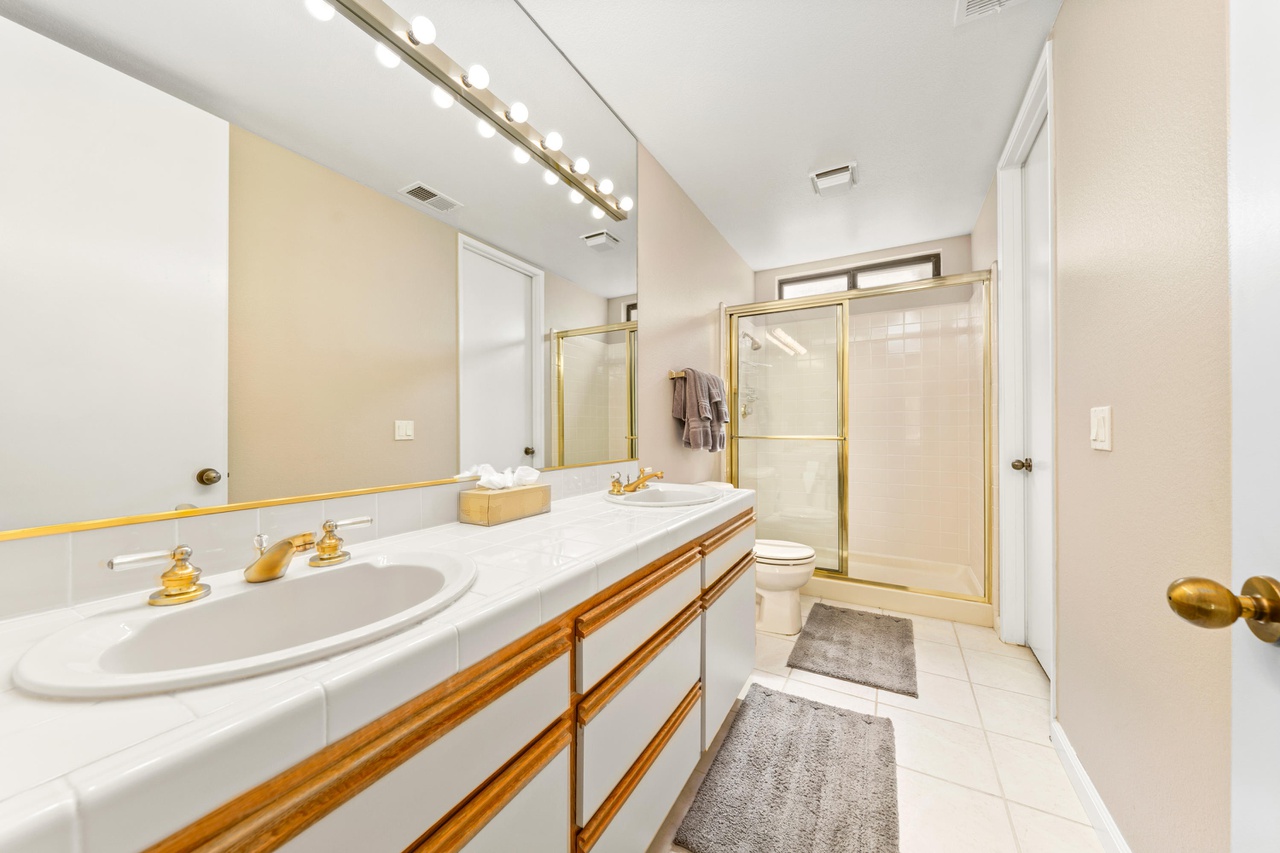 #944 Beautiful 2 Bedroom, 2 Bath Condo with Amazing Views – Available: CALL FOR AVAILABILITY