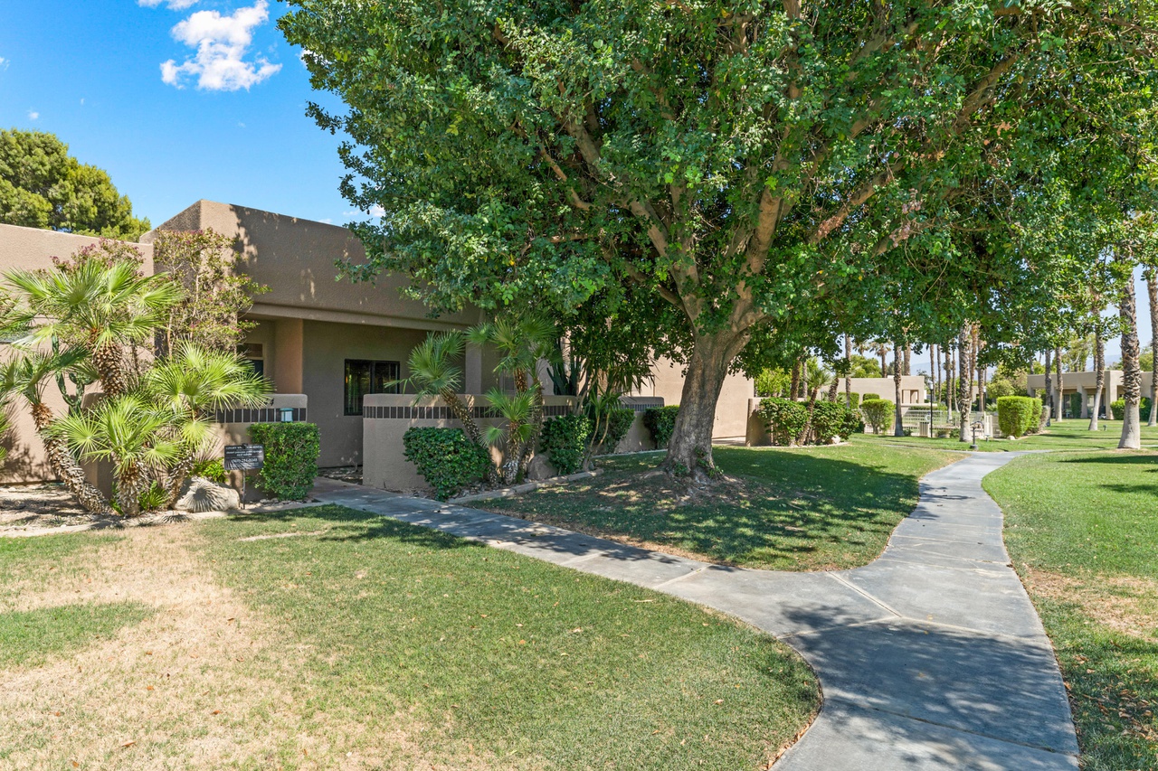 #944 Beautiful 2 Bedroom, 2 Bath Condo with Amazing Views – Available: CALL FOR AVAILABILITY