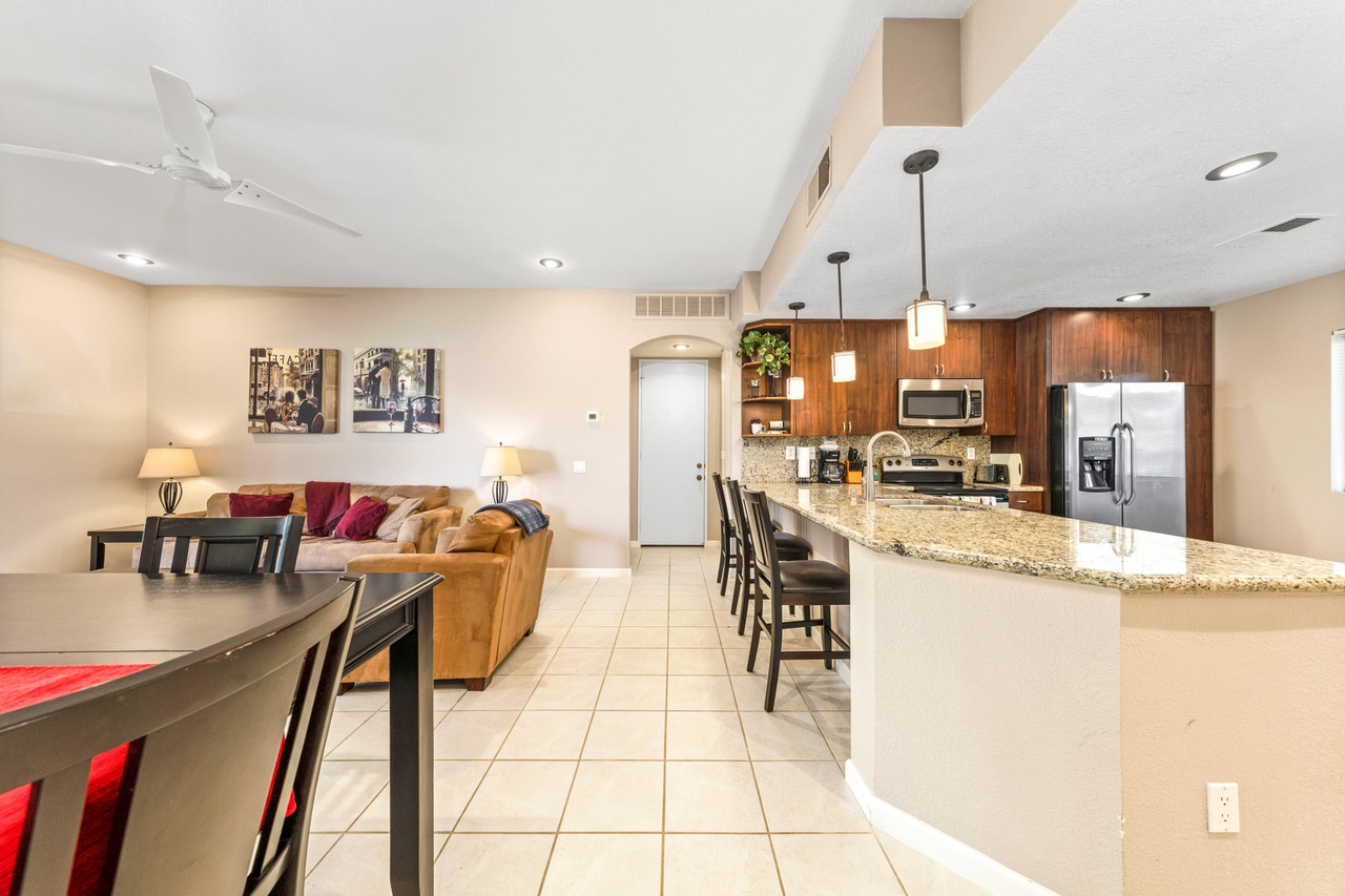 #944 Beautiful 2 Bedroom, 2 Bath Condo with Amazing Views – Available: CALL FOR AVAILABILITY