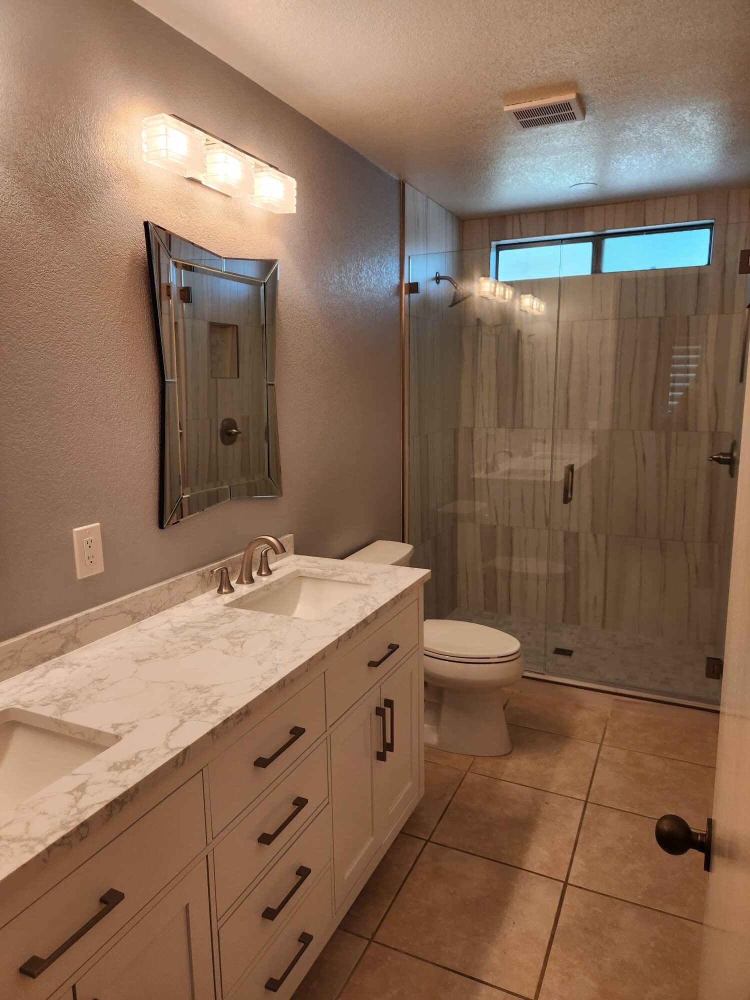 #857 – Remodeled 2 Master Suite Condo in Desert Princess – AVAILABLE: