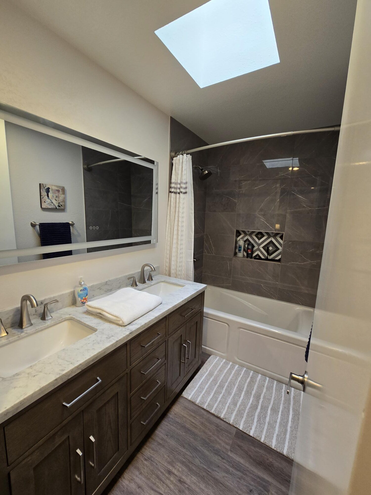 #967 COMPLETELY REMODELED 2 Bedroom +OFFICE/DEN CONDO – AMAZING VIEWS WEST – JANUARY 2026