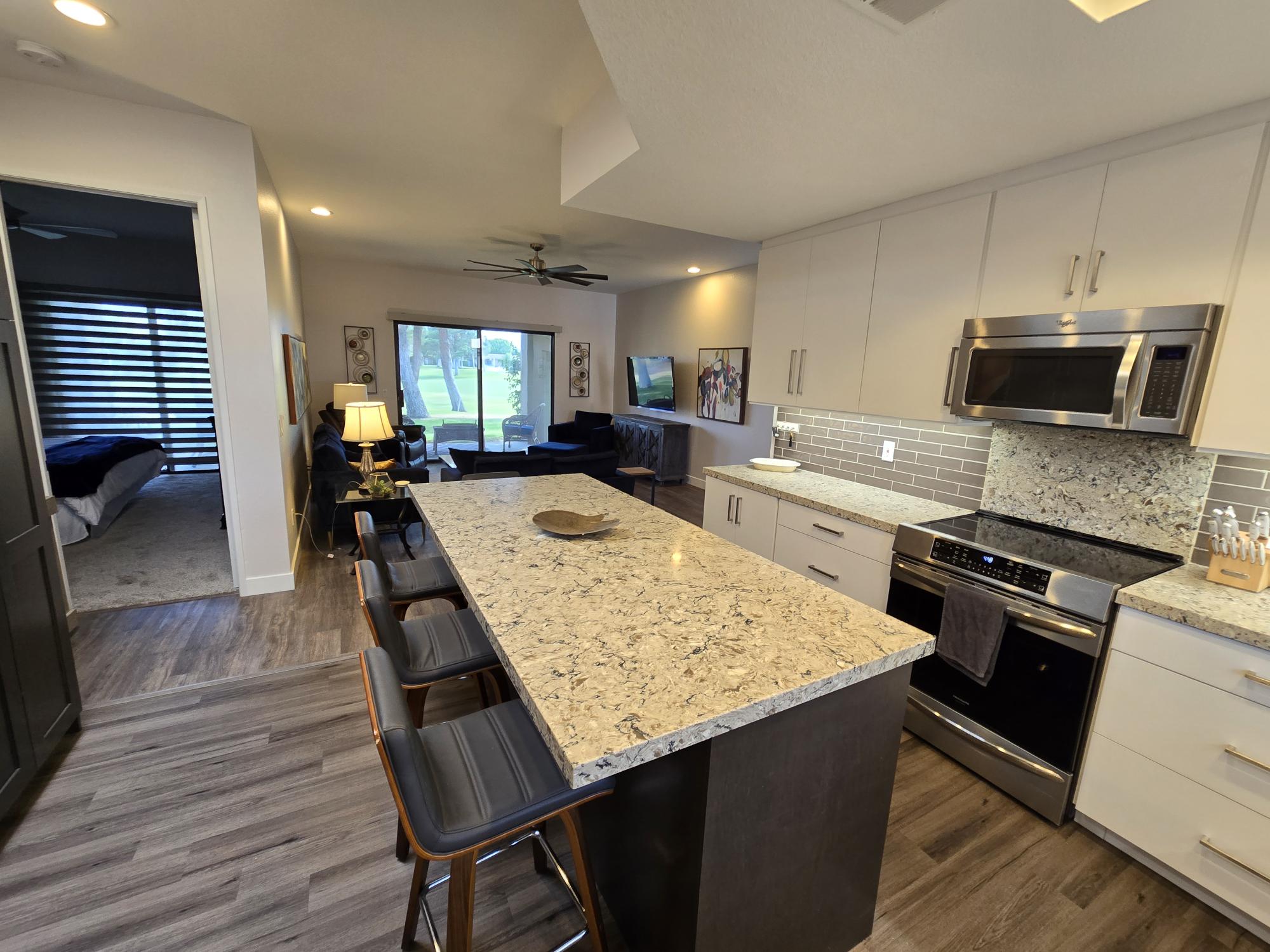 #967 COMPLETELY REMODELED 2 Bedroom +OFFICE/DEN CONDO – AMAZING VIEWS WEST – JANUARY 2026