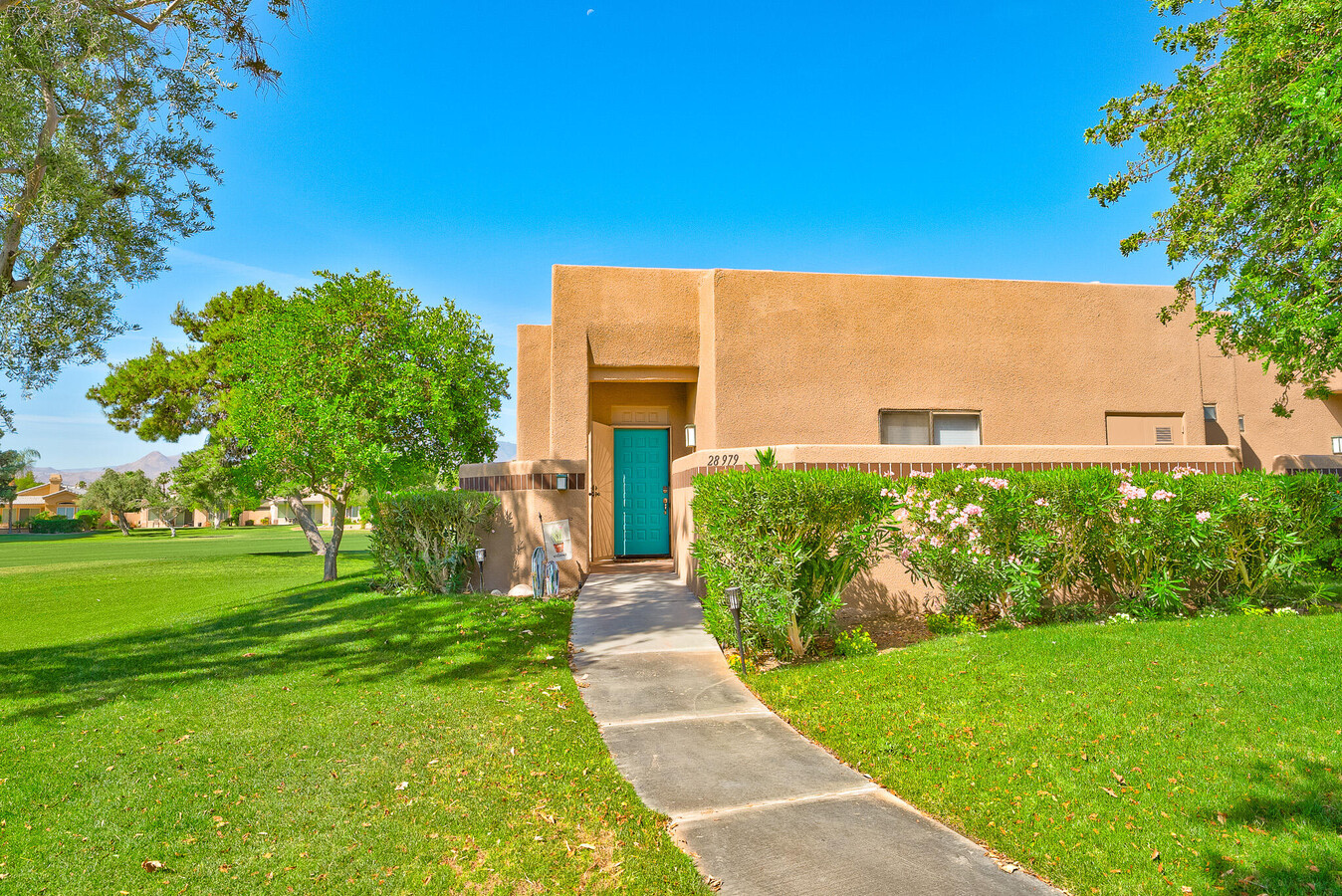 #979 – STUNNING 2 BEDROOM REMODELED CONDO – WEST FACING VIEWS – AVAILABLE:  NOV 11th TO DEC 31st & APRIL 2026 – Pet Friendly