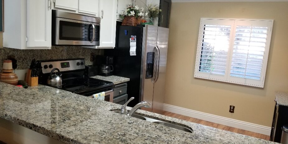 #577 – 3 BEDROOM CONDO WITH WEST FACING VIEWS – END UNIT – AVAILABLE:  NOV – DEC, 2025 and JAN -MAY, 2026