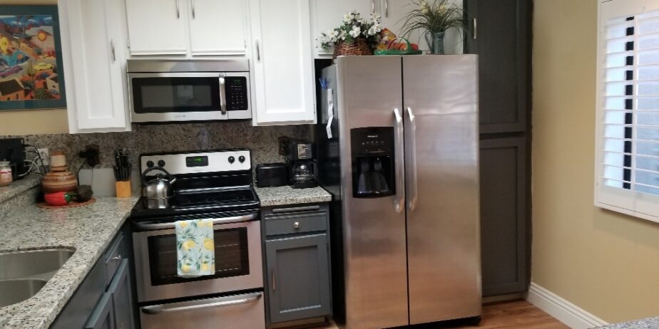 #577 – 3 BEDROOM CONDO WITH WEST FACING VIEWS – END UNIT – AVAILABLE:  NOV – DEC, 2025 and JAN -MAY, 2026