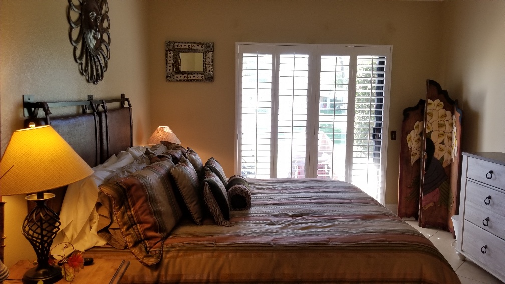 #577 – 3 BEDROOM CONDO WITH WEST FACING VIEWS – END UNIT – AVAILABLE:  DEC & JANUARY, APRIL