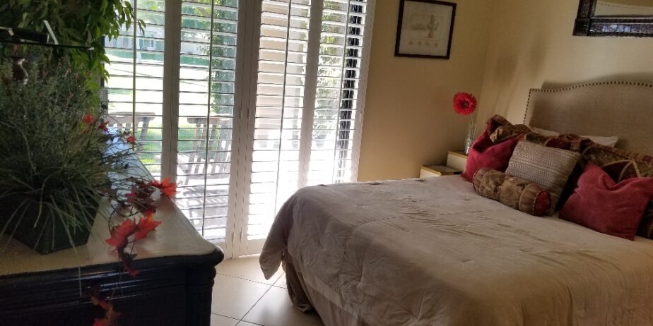 #577 – 3 BEDROOM CONDO WITH WEST FACING VIEWS – END UNIT – AVAILABLE:  NOV – DEC, 2025 and JAN -MAY, 2026