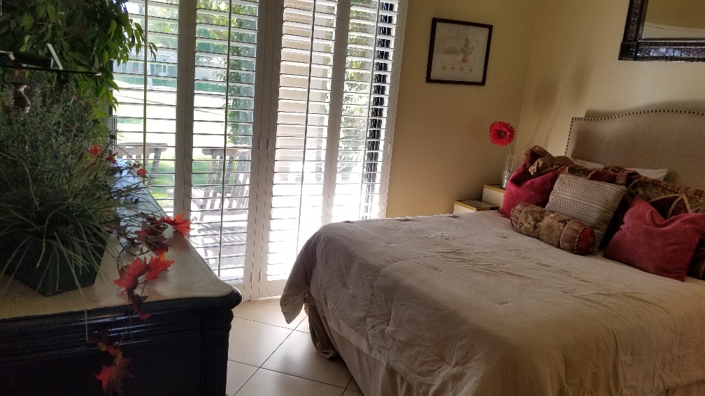 #577 – 3 BEDROOM CONDO WITH WEST FACING VIEWS – END UNIT – AVAILABLE:  DEC & JANUARY, APRIL