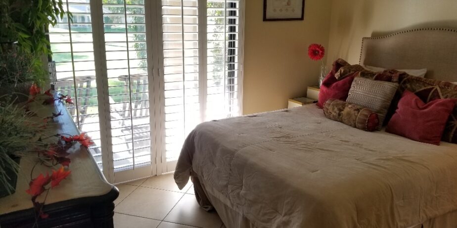 #577 – 3 BEDROOM CONDO WITH WEST FACING VIEWS – END UNIT – AVAILABLE:  NOV – DEC, 2025 and JAN -MAY, 2026