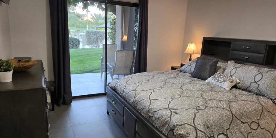 #600 – AMAZING REMODEL – 2 BEDROOM REMODELED CONDO – CUL-DE-SAC STREET – STEPS TO POOL – AVAILBLE:  DECEMBER