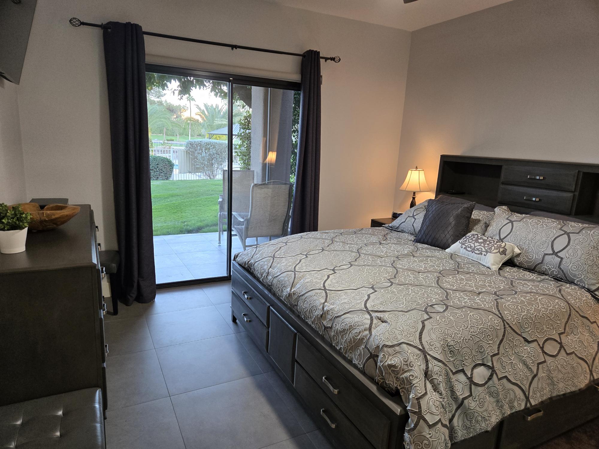 #600 – AMAZING REMODEL – 2 BEDROOM REMODELED CONDO – CUL-DE-SAC STREET – STEPS TO POOL – AVAILBLE:  DECEMBER