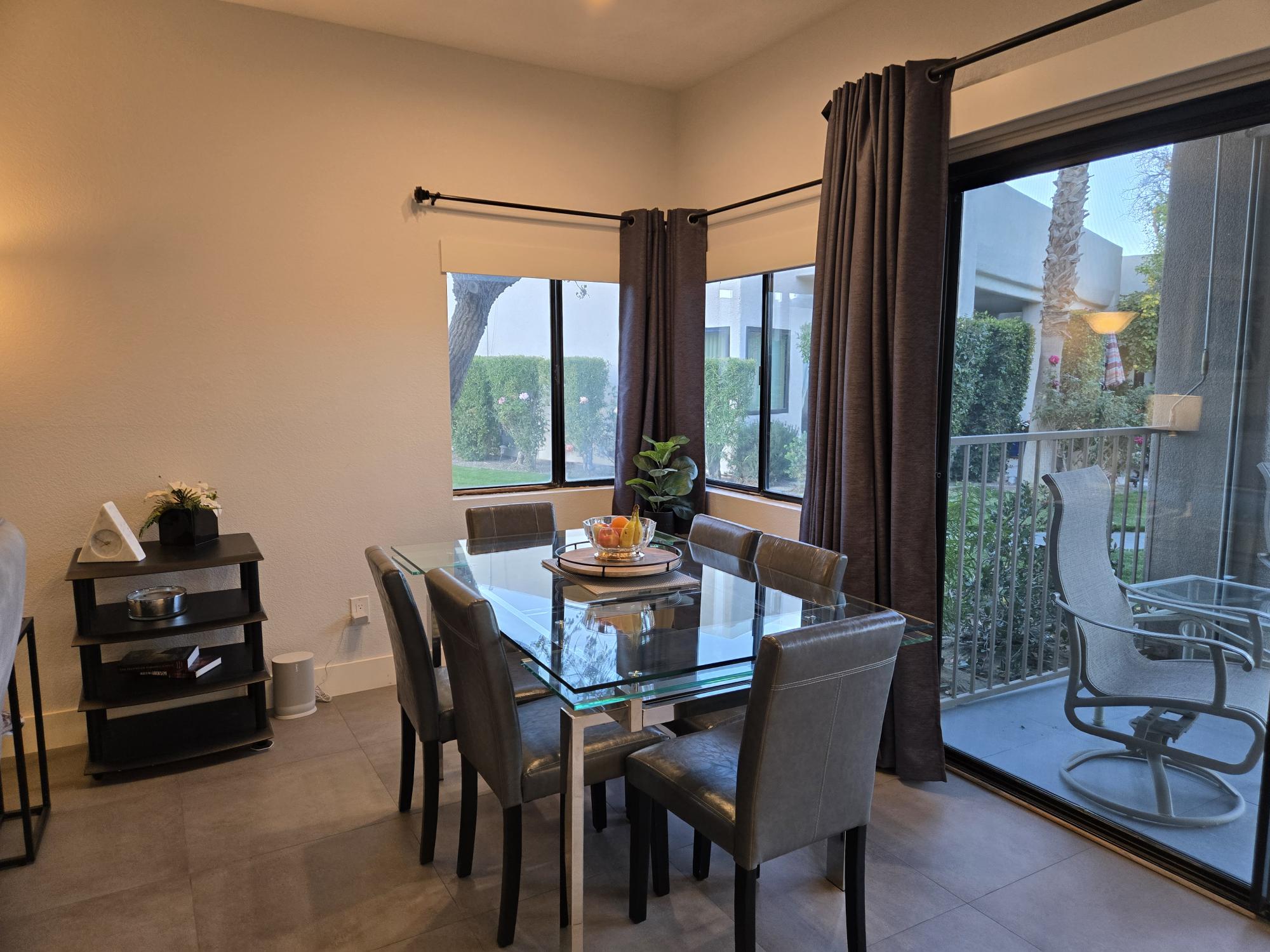 #600 – AMAZING REMODEL – 2 BEDROOM REMODELED CONDO – CUL-DE-SAC STREET – STEPS TO POOL – AVAILBLE:  DECEMBER