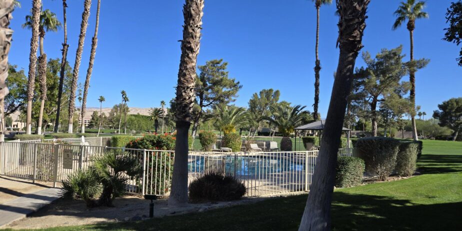 #600 – AMAZING REMODEL – 2 BEDROOM REMODELED CONDO – CUL-DE-SAC STREET – STEPS TO POOL – AVAILBLE:  DECEMBER