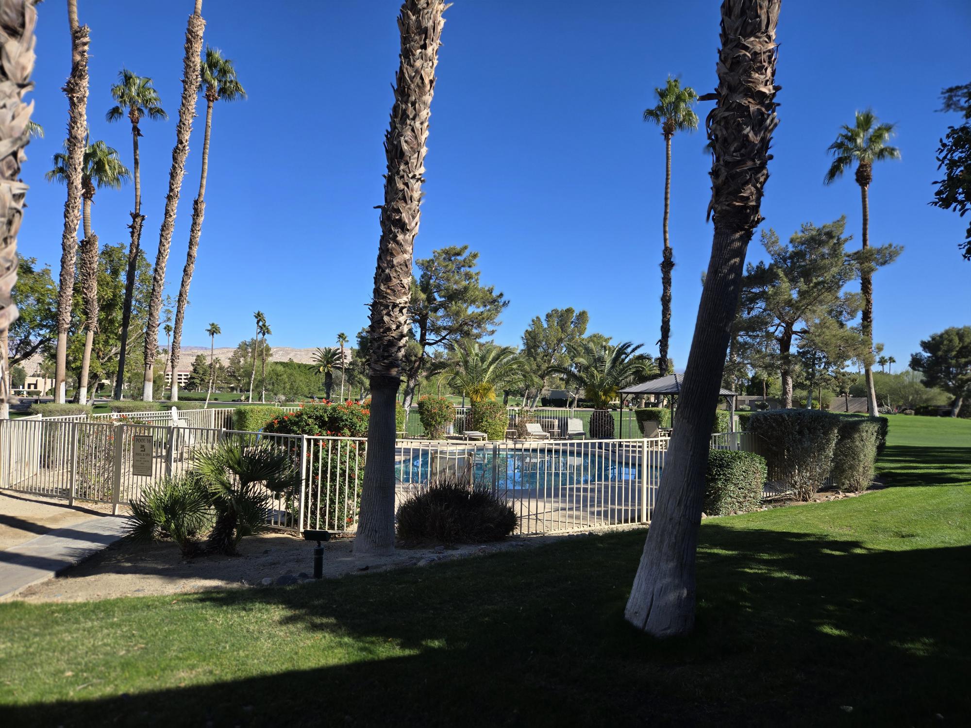 #600 – AMAZING REMODEL – 2 BEDROOM REMODELED CONDO – CUL-DE-SAC STREET – STEPS TO POOL – AVAILBLE:  DECEMBER