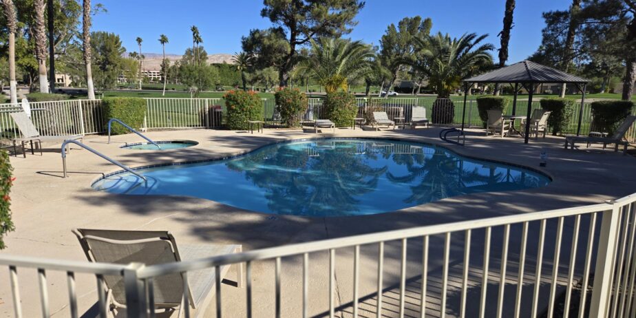 #600 – AMAZING REMODEL – 2 BEDROOM REMODELED CONDO – CUL-DE-SAC STREET – STEPS TO POOL – AVAILBLE:  DECEMBER
