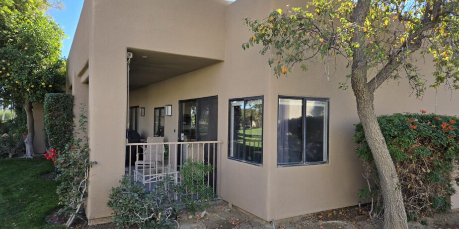 #600 – AMAZING REMODEL – 2 BEDROOM REMODELED CONDO – CUL-DE-SAC STREET – STEPS TO POOL – AVAILBLE:  DECEMBER