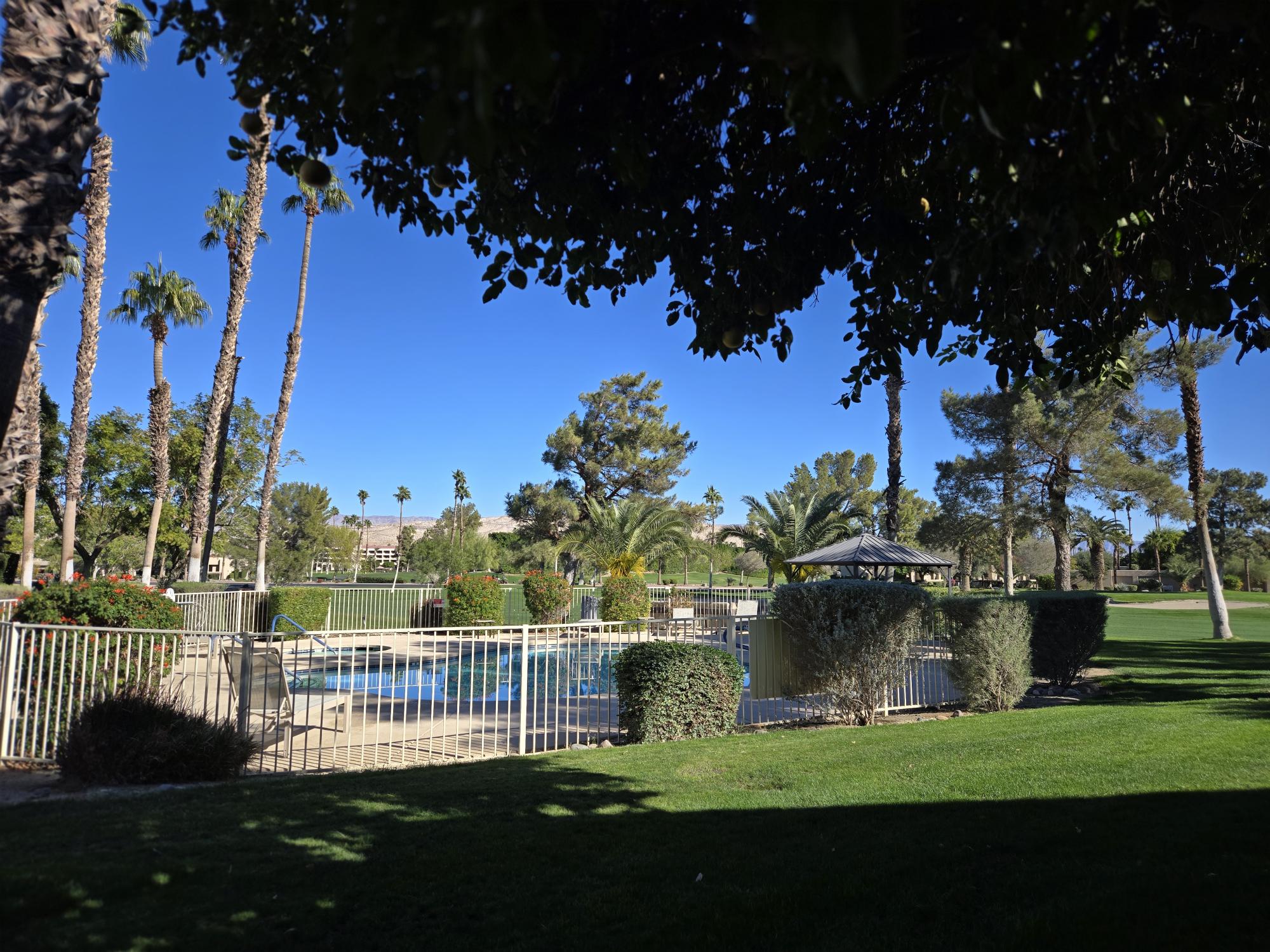 #600 – AMAZING REMODEL – 2 BEDROOM REMODELED CONDO – CUL-DE-SAC STREET – STEPS TO POOL – AVAILBLE:  DECEMBER