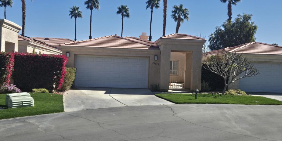 #672 – 2 Bed, 2 Bath Villa, 2-Car Garage – Views to Vista 2 Fairway & Hills  – Available Nov – Feb and April 2026 – AMAZING RENTAL PRICE!