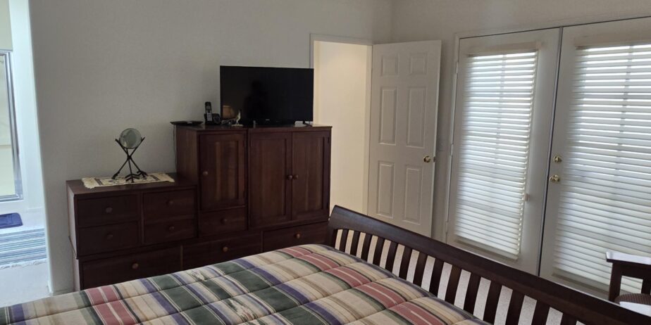 #672 – 2 Bed, 2 Bath Villa, 2-Car Garage – Views to Vista 2 Fairway & Hills  – Available Nov – Feb and April 2026 – AMAZING RENTAL PRICE!