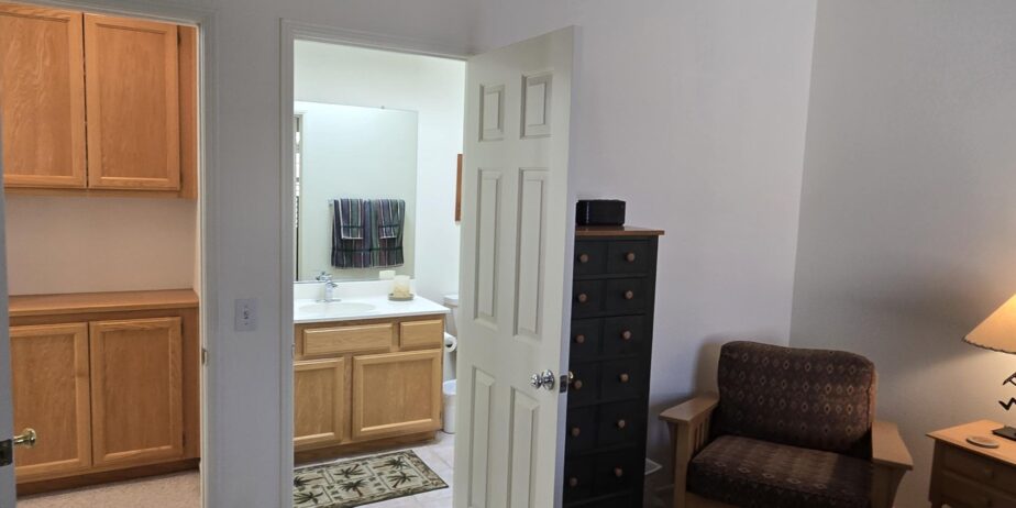 #672 – 2 Bed, 2 Bath Villa, 2-Car Garage – Views to Vista 2 Fairway & Hills  – Available Nov – Feb and April 2026 – AMAZING RENTAL PRICE!