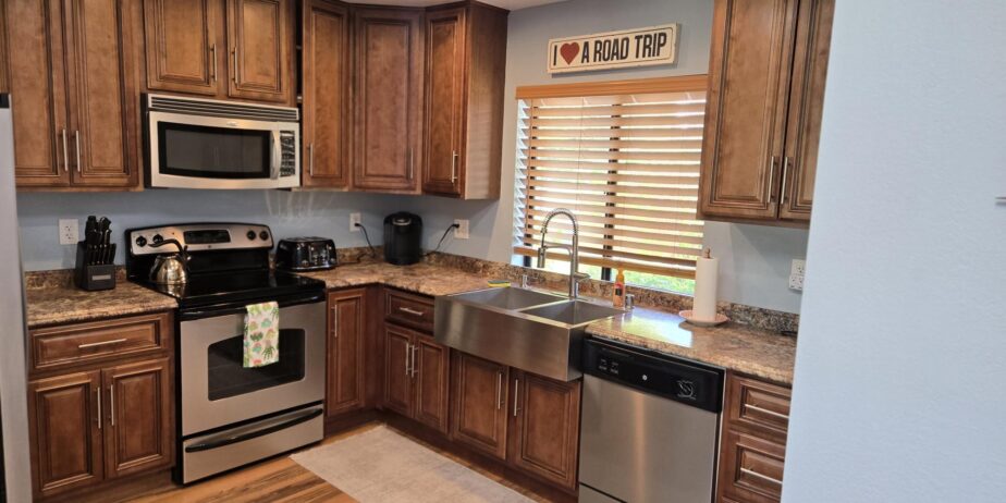 #019 – UPDATED AND BEAUTIFUL 2 BEDROOM CONDO – AVAILABLE: NOV& DEC 2025 – JANUARY AND APRIL 2026 – PET FRIENDLY