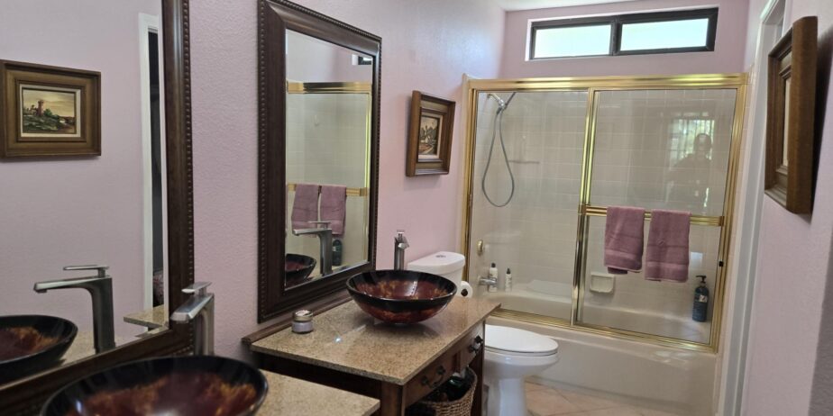 #019 – UPDATED AND BEAUTIFUL 2 BEDROOM CONDO – AVAILABLE: NOV& DEC 2025 – JANUARY AND APRIL 2026 – PET FRIENDLY