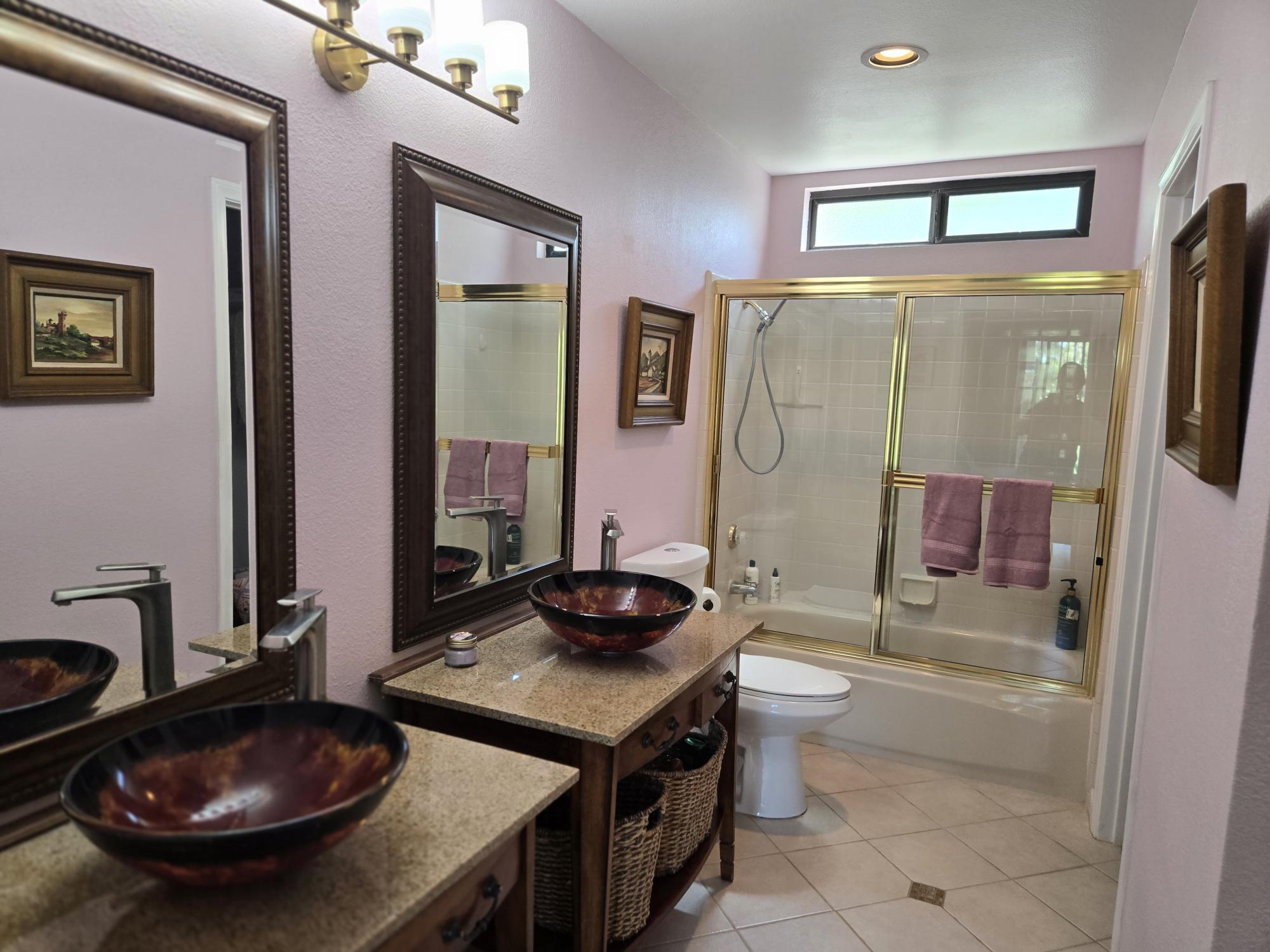 #019 – UPDATED AND BEAUTIFUL 2 BEDROOM CONDO – AVAILABLE: NOV& DEC 2025 – JANUARY AND APRIL 2026 – PET FRIENDLY