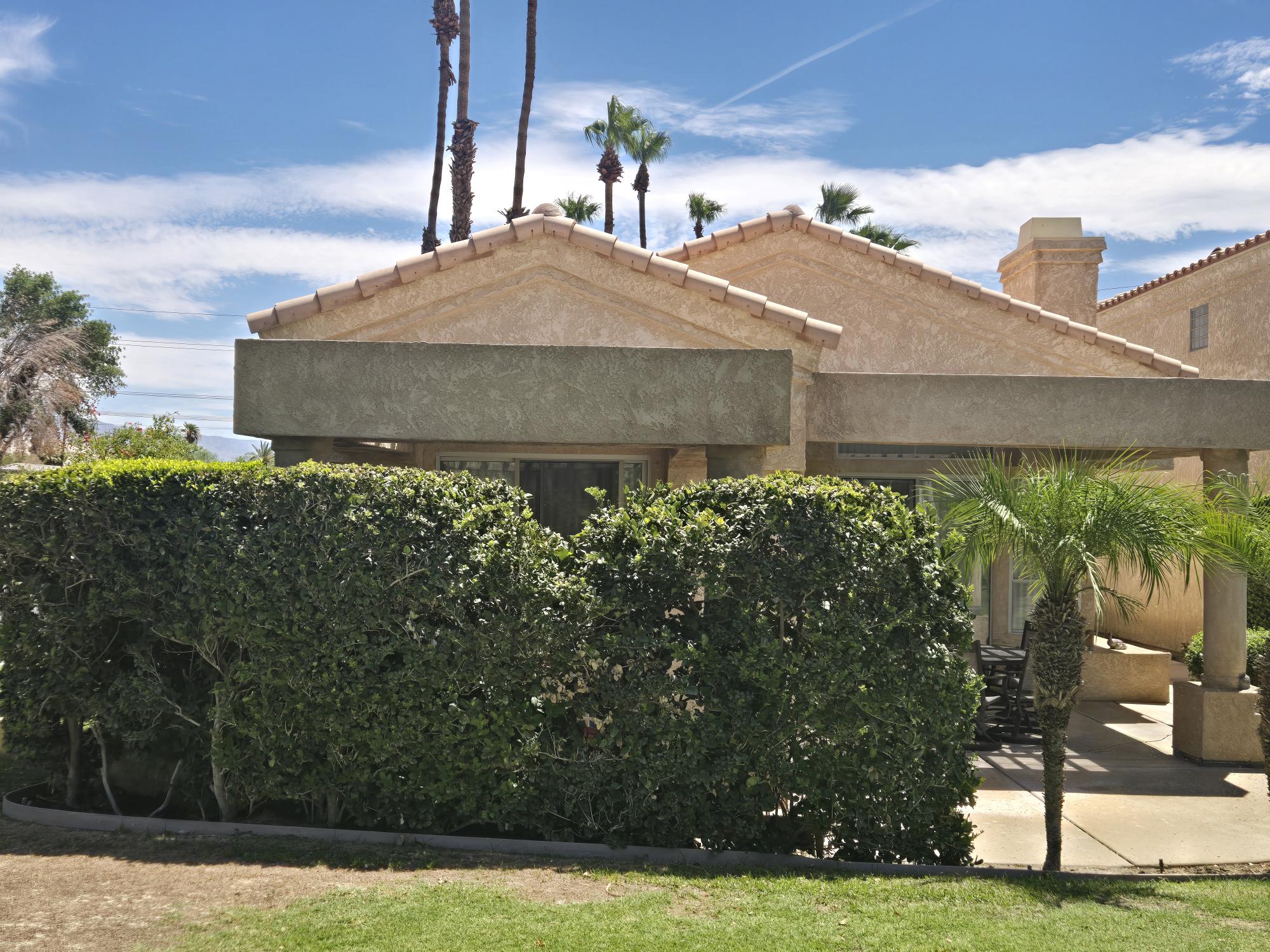 #301 REMODELED 2 BEDROOM, 2 BATH VILLA – WEST FACING VIEWS TO MOUNTAIN – Booked for Season