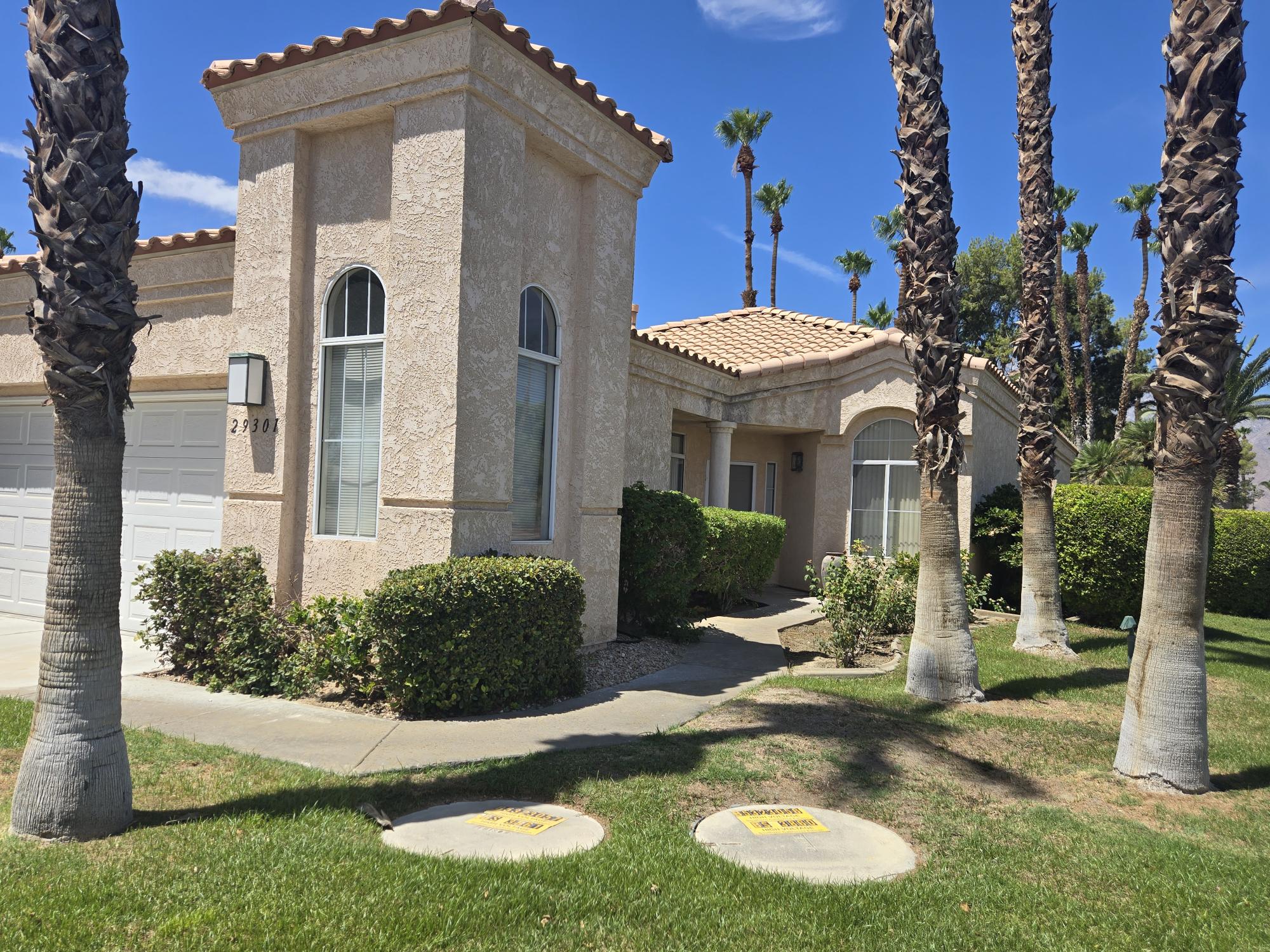 #301 REMODELED 2 BEDROOM, 2 BATH VILLA – WEST FACING VIEWS TO MOUNTAIN – Booked for Season