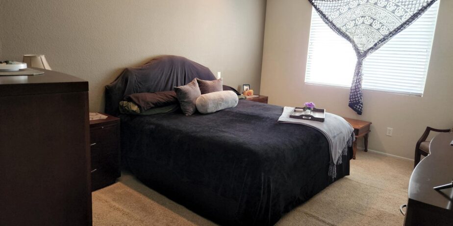 #686 – 2 Bedroom, 2.5 Bath Villa with Den (Sofa Bed) – Northwest facing view Available:  November thru April