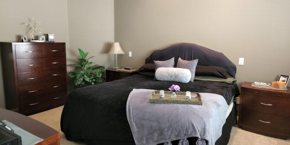 #686 – 2 Bedroom, 2.5 Bath Villa with Den (Sofa Bed) – Northwest facing view Available:  November thru April
