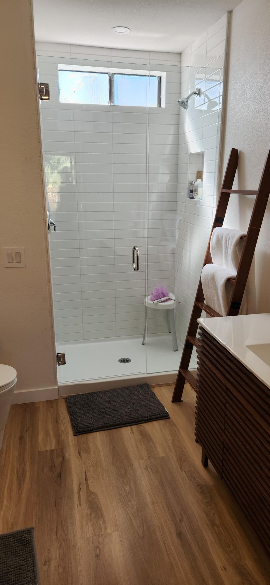 #176 – REMODELED 1-BEDROOM, 2 FULL BATH END UNIT CONDO WITH WEST VIEWS.  AVAILABLE:  NOV-DEC & MARCH & APRIL 2026