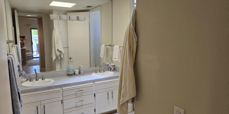 #638T JUST ADDED!   UPDATED 2 Bedroom CONDO ON POOL!  AVAILABLE DEC – FEBRUARY