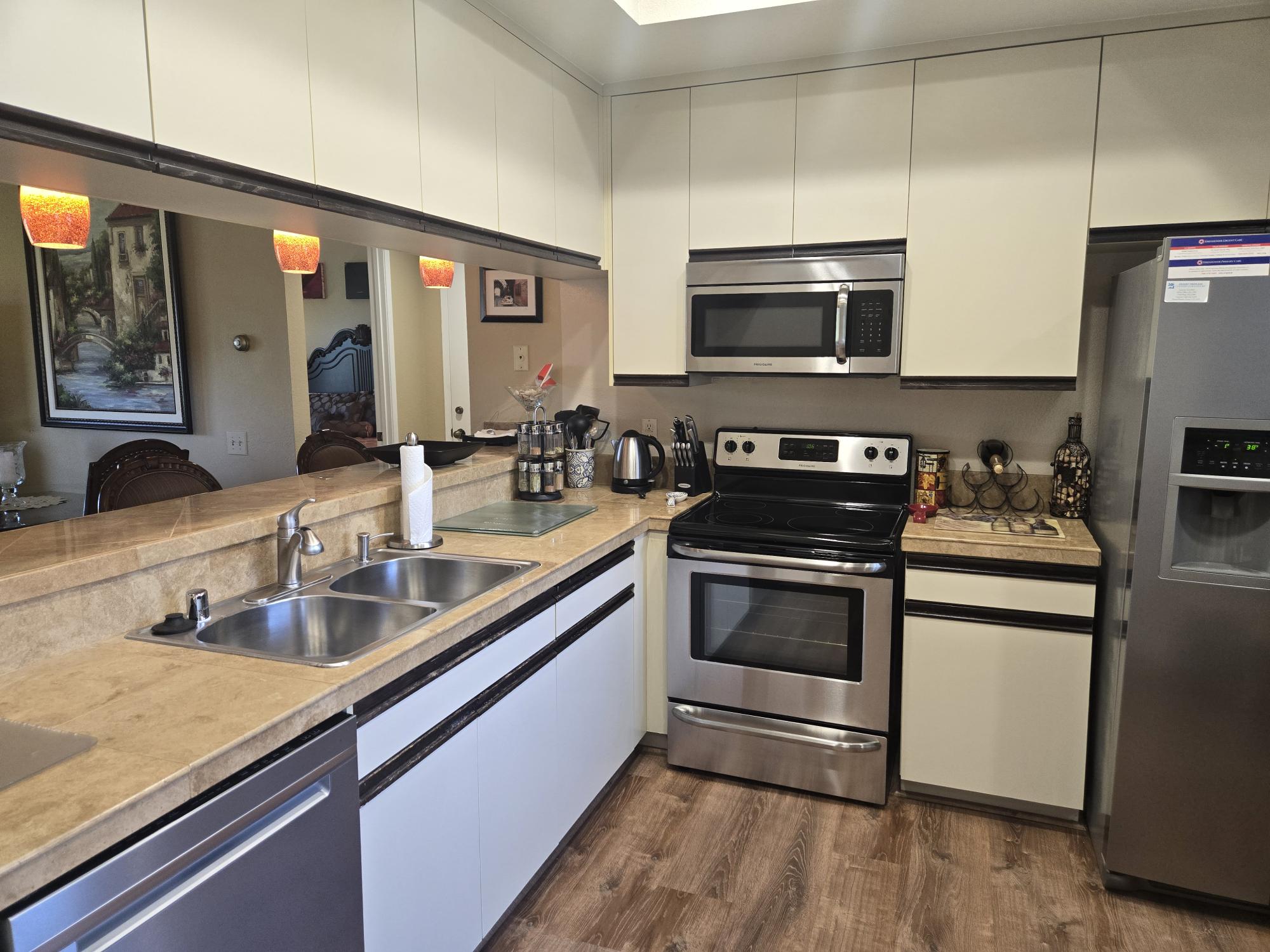 #368 – 2 Bedroom En-suite Condo,  Available:  Dec-February – Reduced:  $4,100 per month