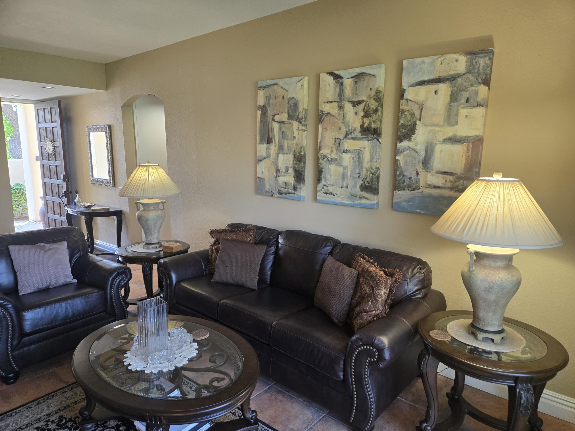 #368 – 2 Bedroom En-suite Condo,  Available:  Dec-February – Reduced:  $4,100 per month