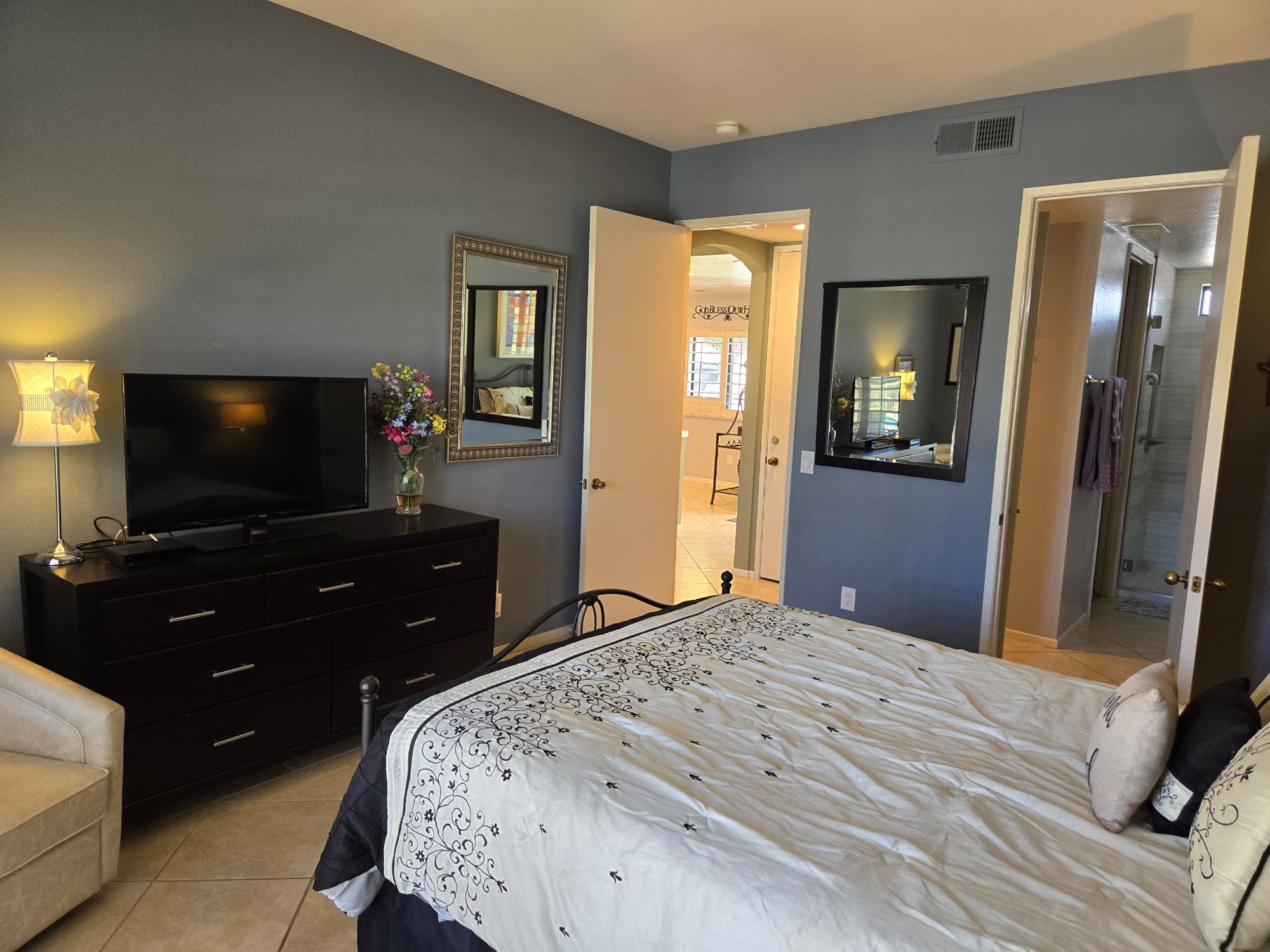 #857 – Remodeled 2 Master Suite Condo in Desert Princess – AVAILABLE: