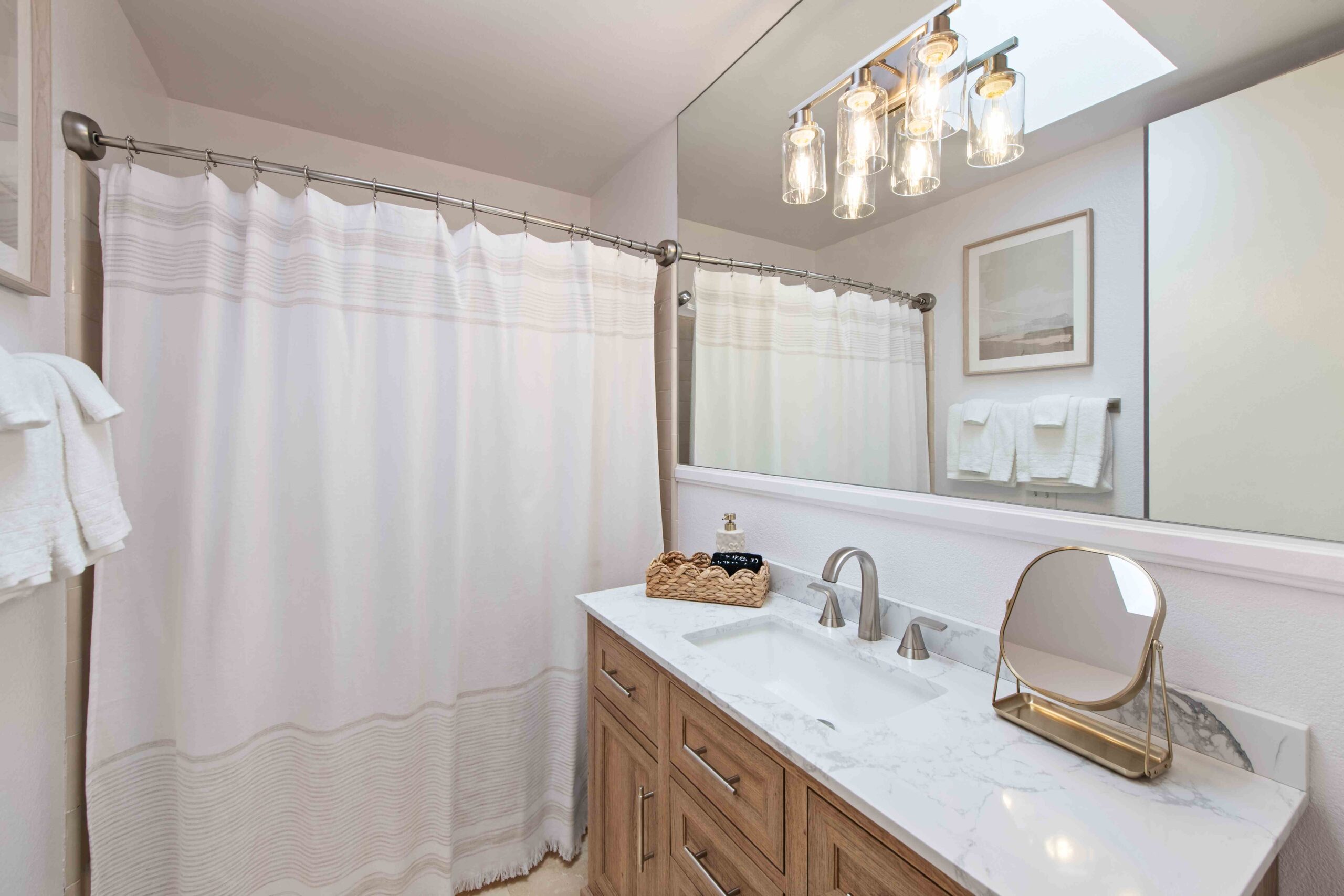 #288 – GORGEOUS 3 BEDROOM – STEPS TO SIDE POOL – AVAILABLE:  APRIL 2026