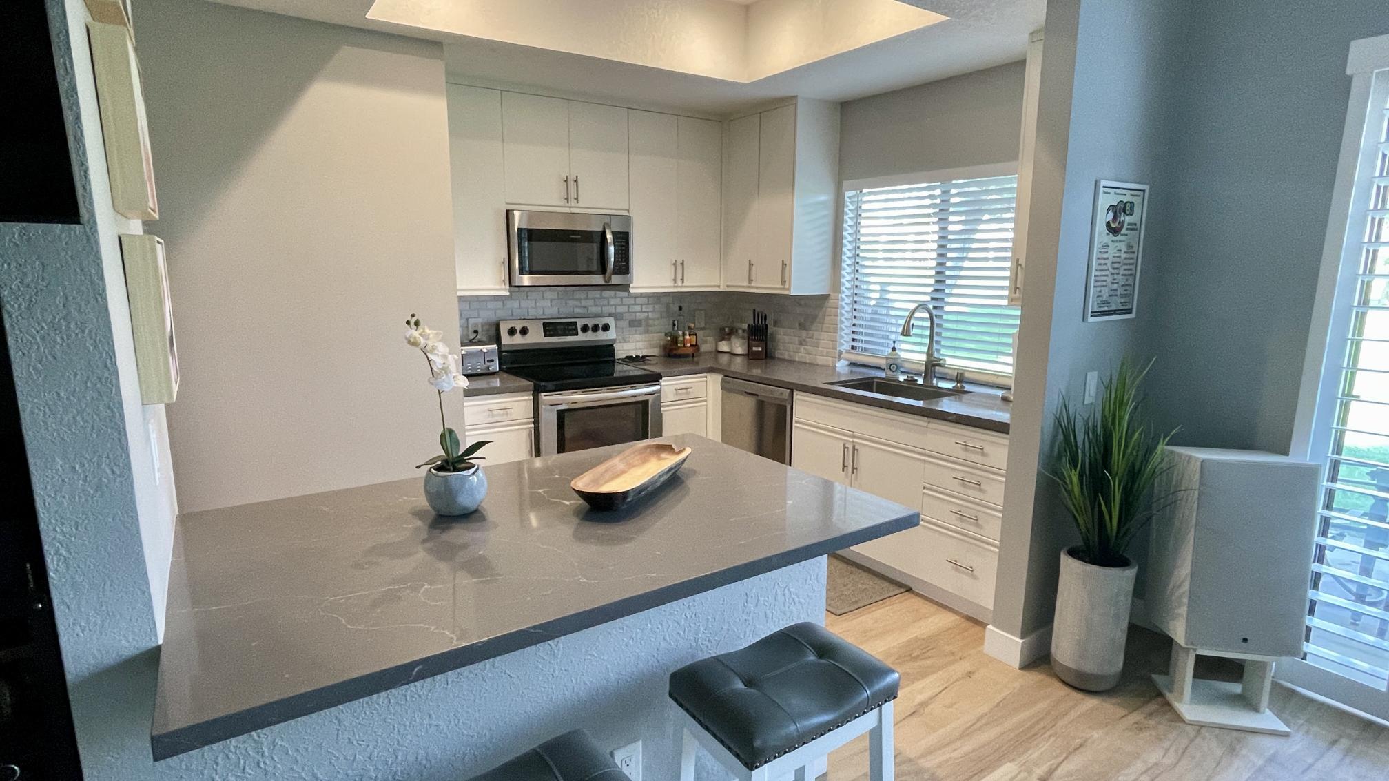 #318 – NICELY REMODELED – 2 BEDROOM END UNIT CONDO – Available:  Feb-April 2026 – Lower Price