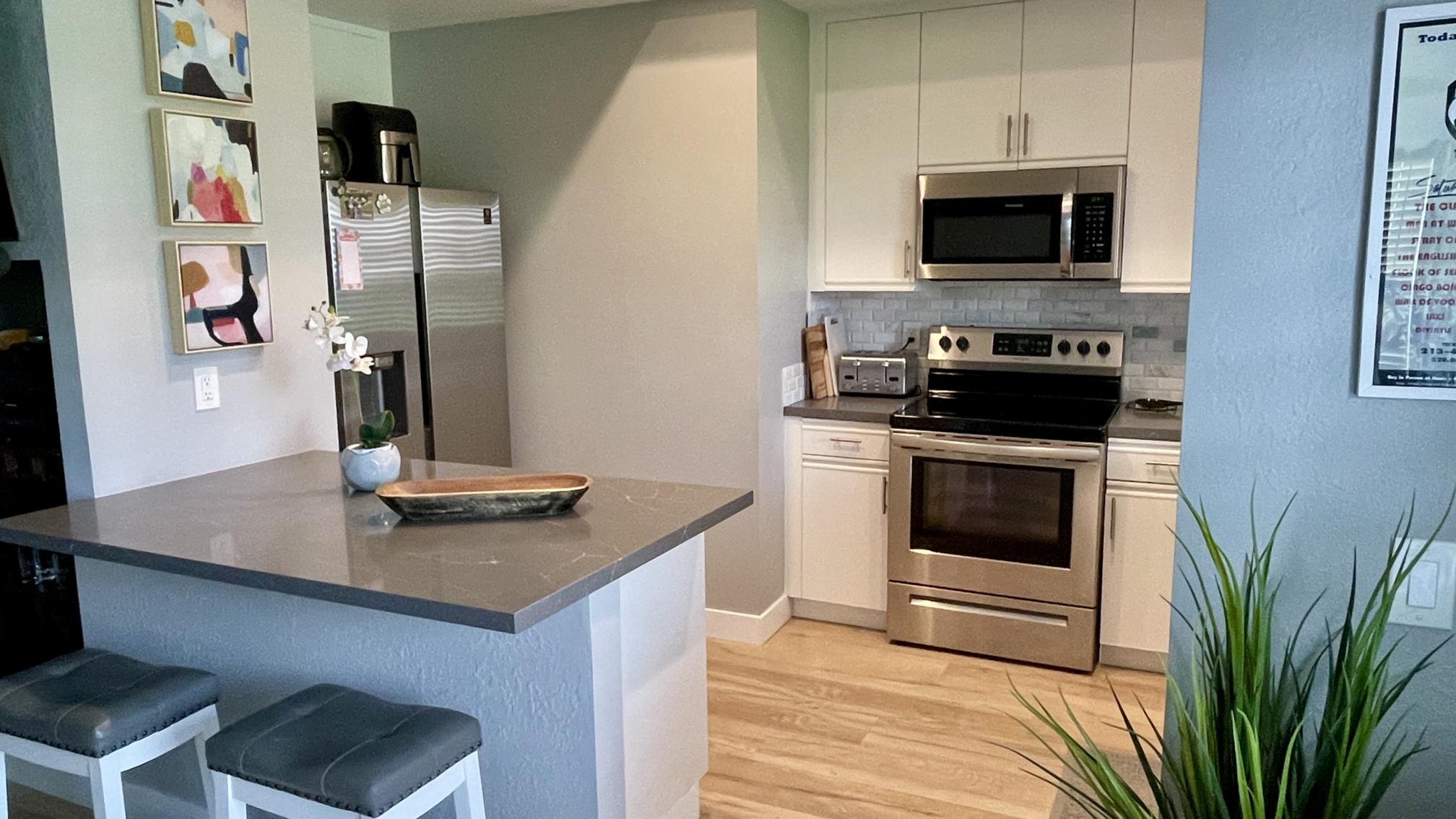 #318 – NICELY REMODELED – 2 BEDROOM END UNIT CONDO – Available:  Feb-April 2026 – Lower Price