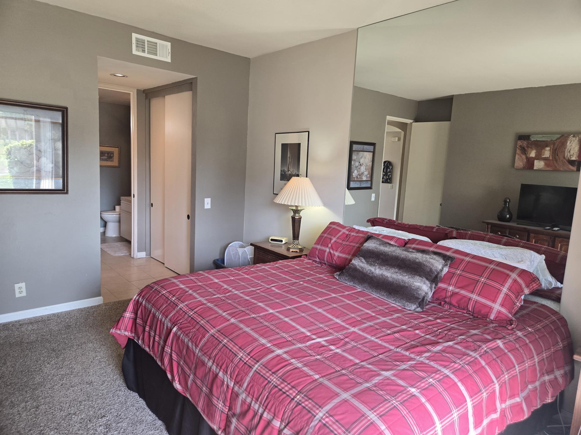 #216 – ONE BEDROOM, 2 FULL BATH CONDO – AVAILABLE FOR SEASON!