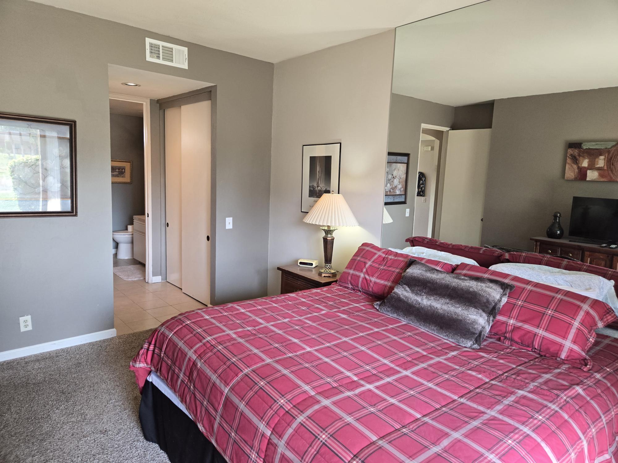 #216 – ONE BEDROOM, 2 FULL BATH CONDO – AVAILABLE FOR SEASON!