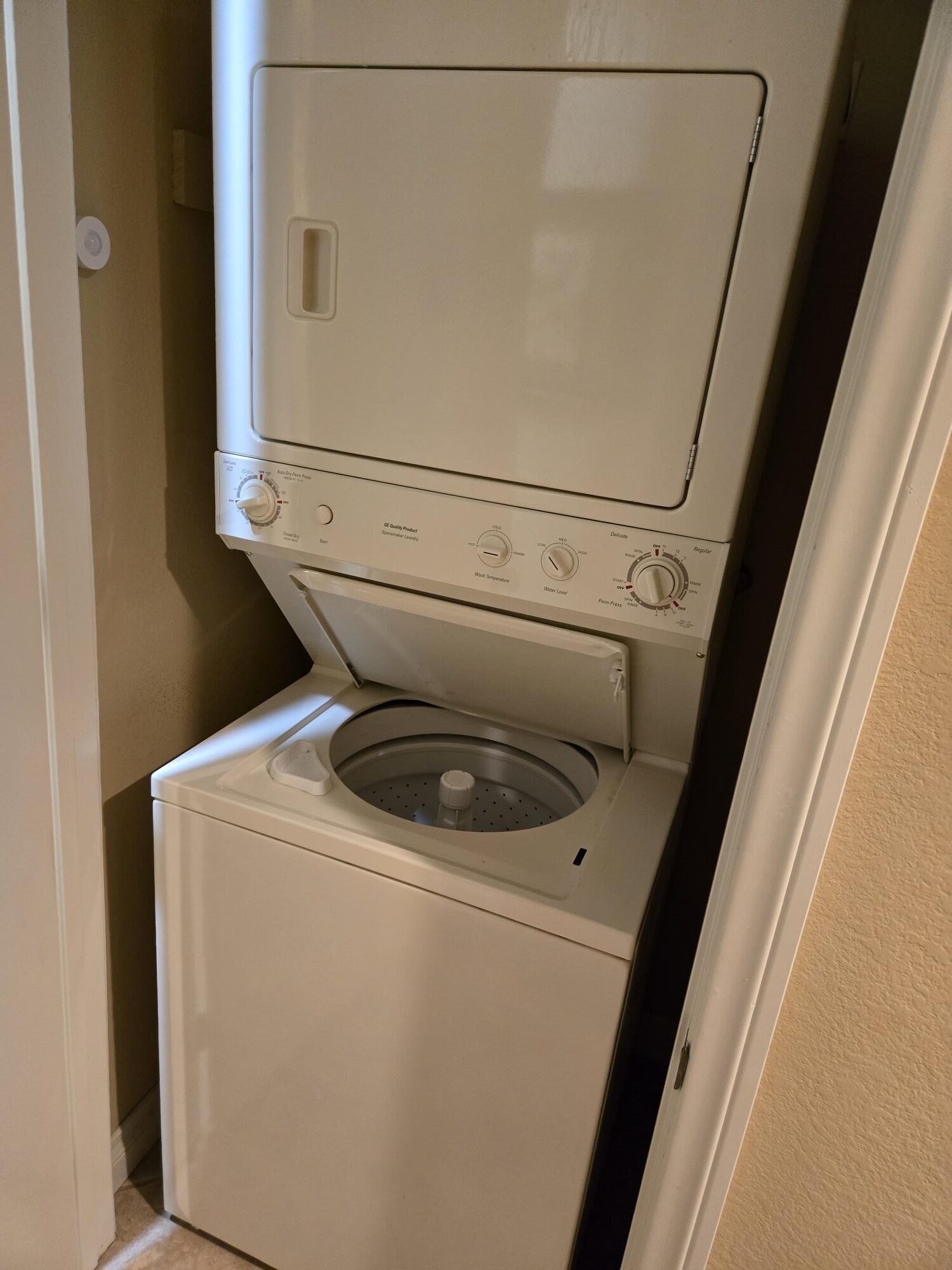 #936 – 2 Bedroom, 2 Bath Condo on Favorite Street:  Isleta – Walk to everything!  Available Now – April