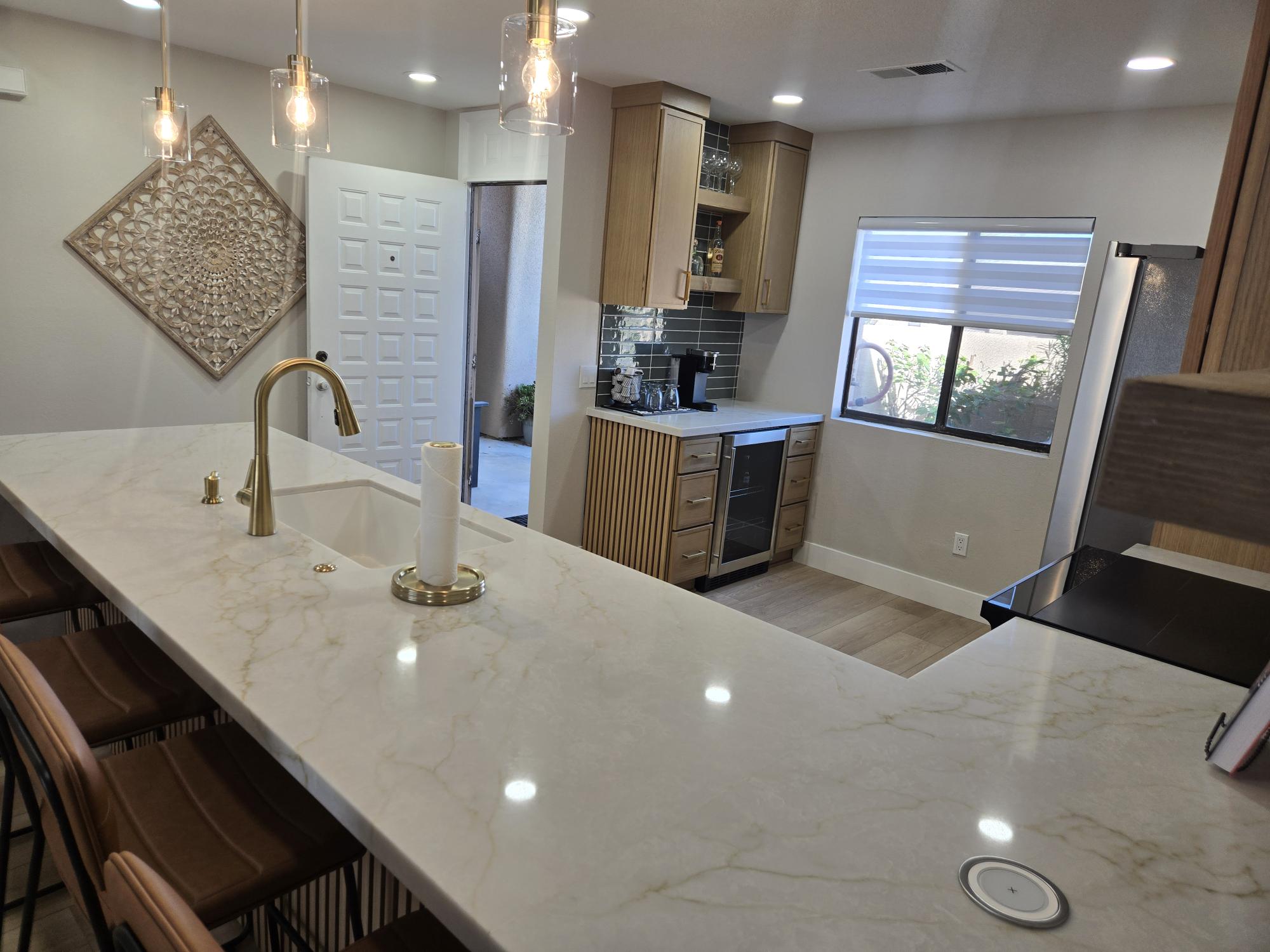 #593 – GORGEOUS 3 BEDROOM CONDO WITH AMAZING VIEWS OF LAGOS 8 AND SOUTH MOUNTAINS – AVAILABLE:  APRIL – DECEMBER 2026