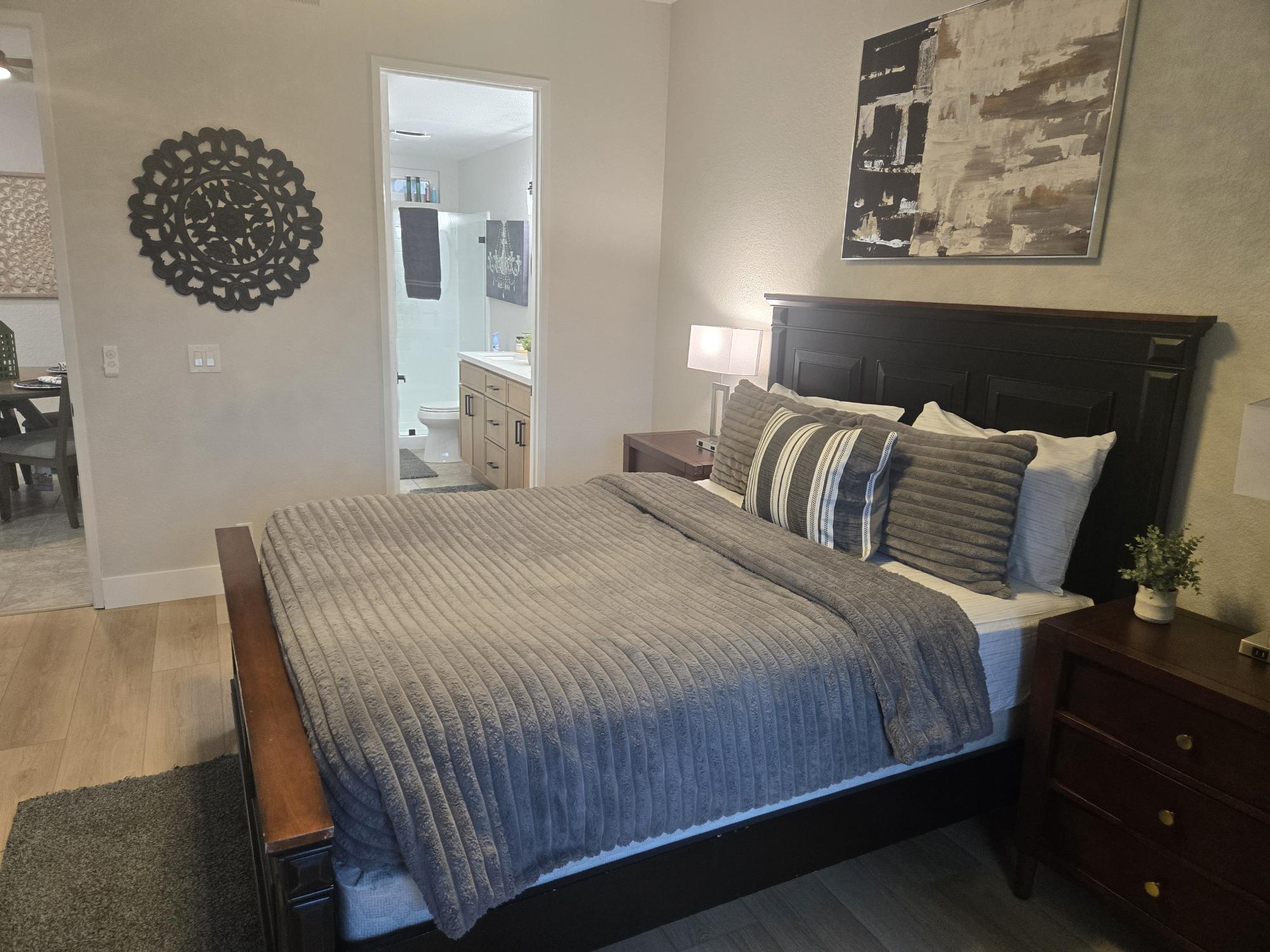 #727 – AMAZING REMODEL – 3-BEDROOM, 2-BATH CONDO WITH OUTSTANDING VIEWS – AVAILABLE MAY – DEC 2026