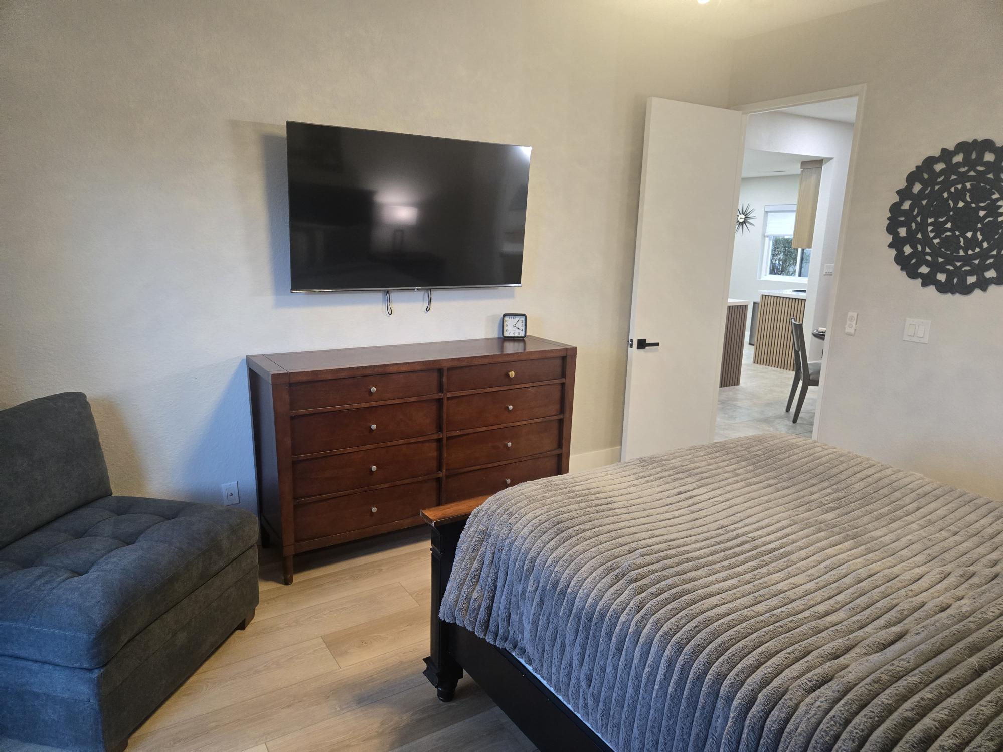 #727 – AMAZING REMODEL – 3-BEDROOM, 2-BATH CONDO WITH OUTSTANDING VIEWS – AVAILABLE MAY – DEC 2026